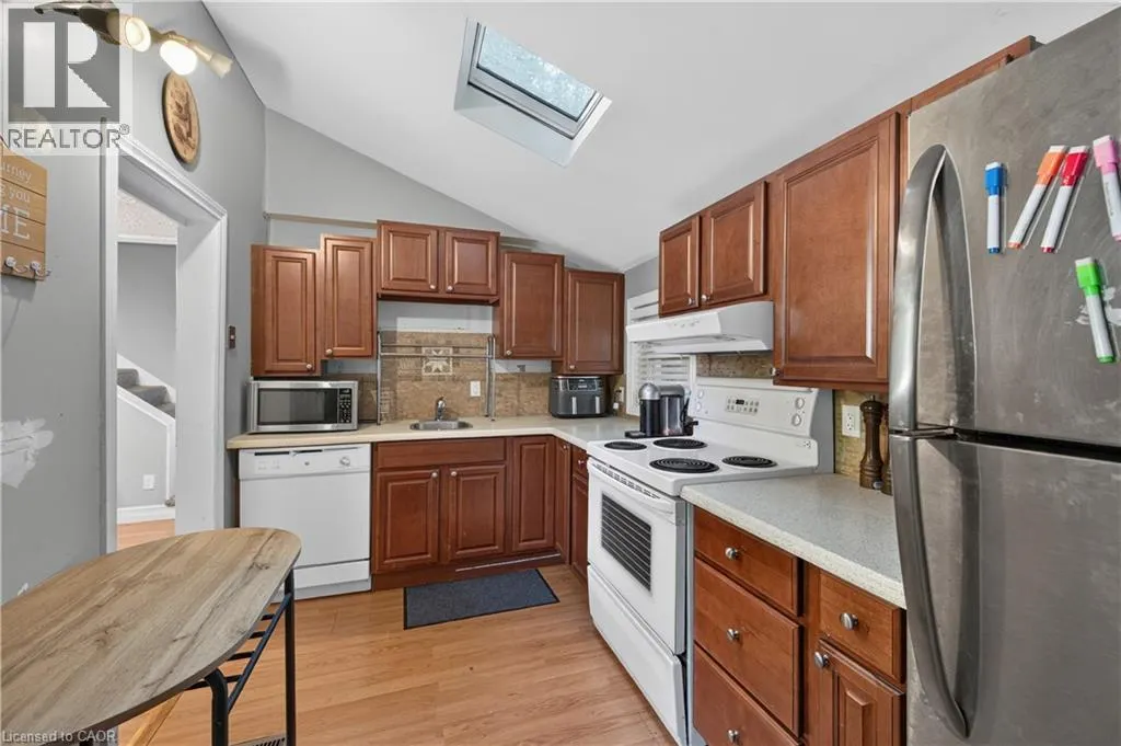 10 MAPLE Avenue