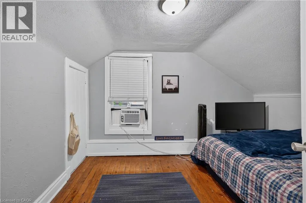 10 MAPLE Avenue
