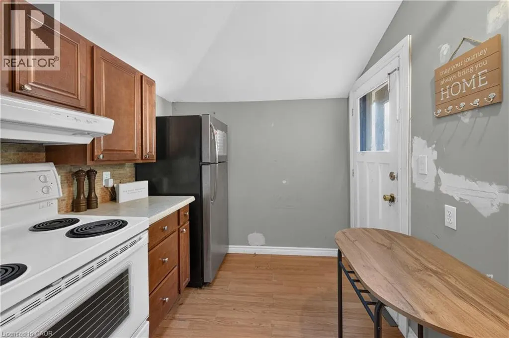 10 MAPLE Avenue