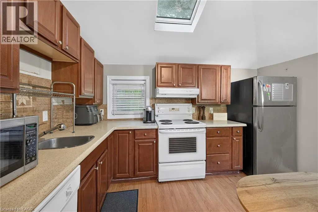 10 MAPLE Avenue