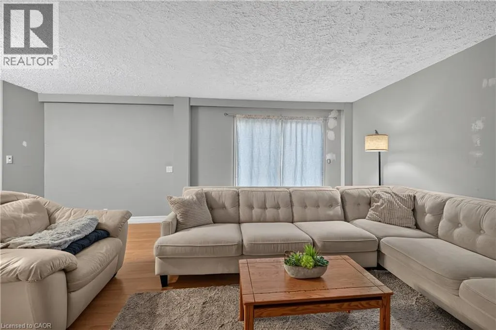 10 MAPLE Avenue