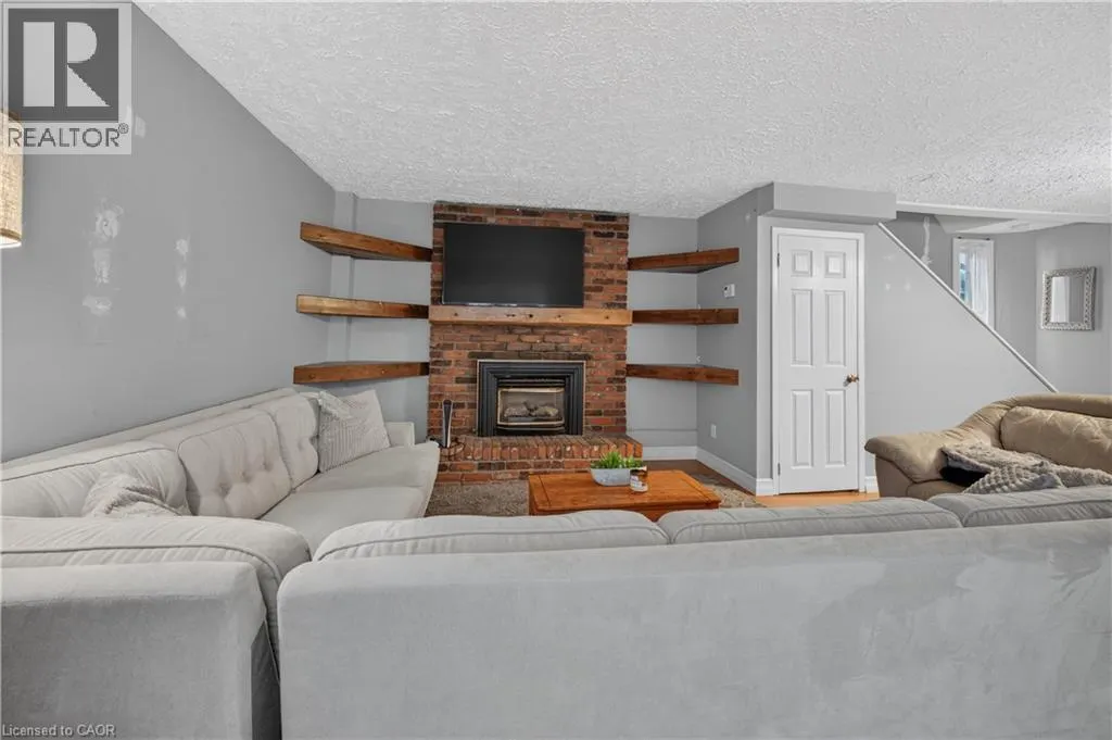 10 MAPLE Avenue