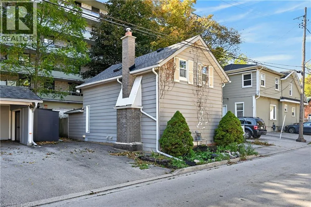 10 MAPLE Avenue