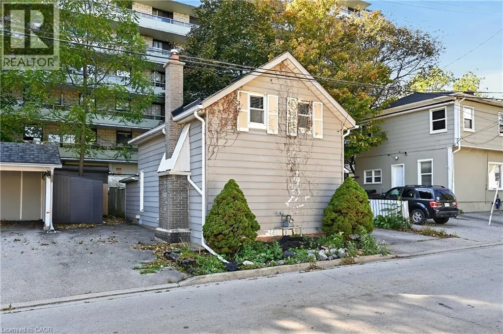 10 MAPLE Avenue