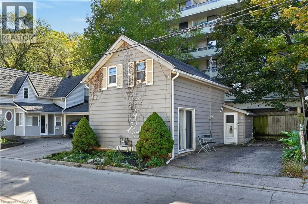 10 MAPLE Avenue