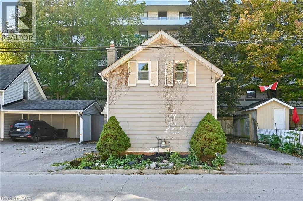 10 MAPLE Avenue