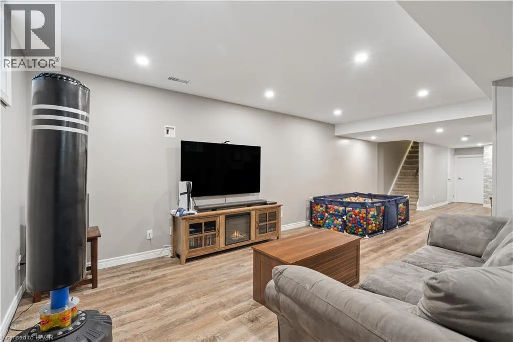 569 STARWOOD Drive