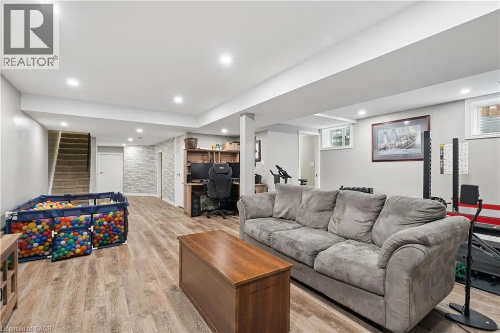 569 STARWOOD Drive