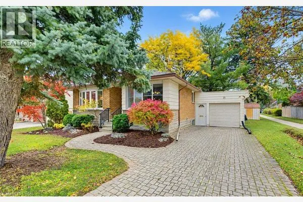 25 APPLEWOOD Avenue