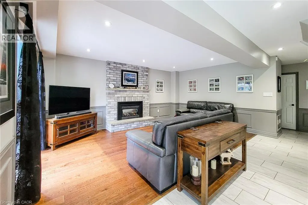 29 WOODSIDE Square