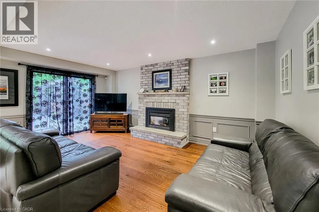 29 WOODSIDE Square
