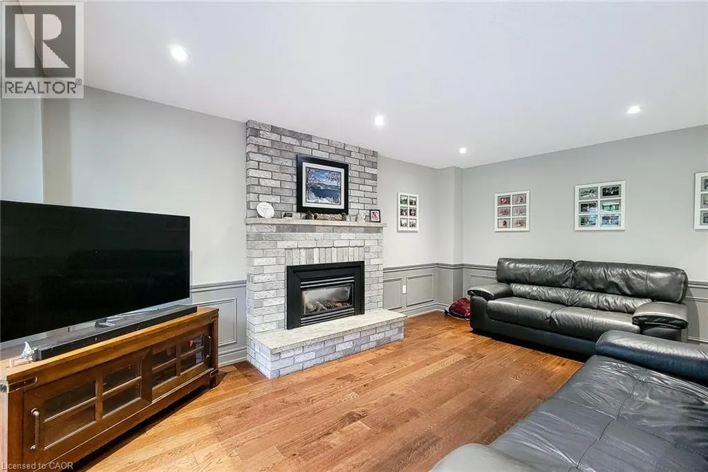 29 WOODSIDE Square
