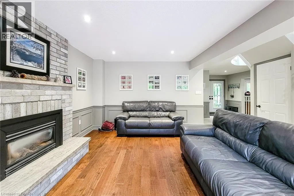 29 WOODSIDE Square