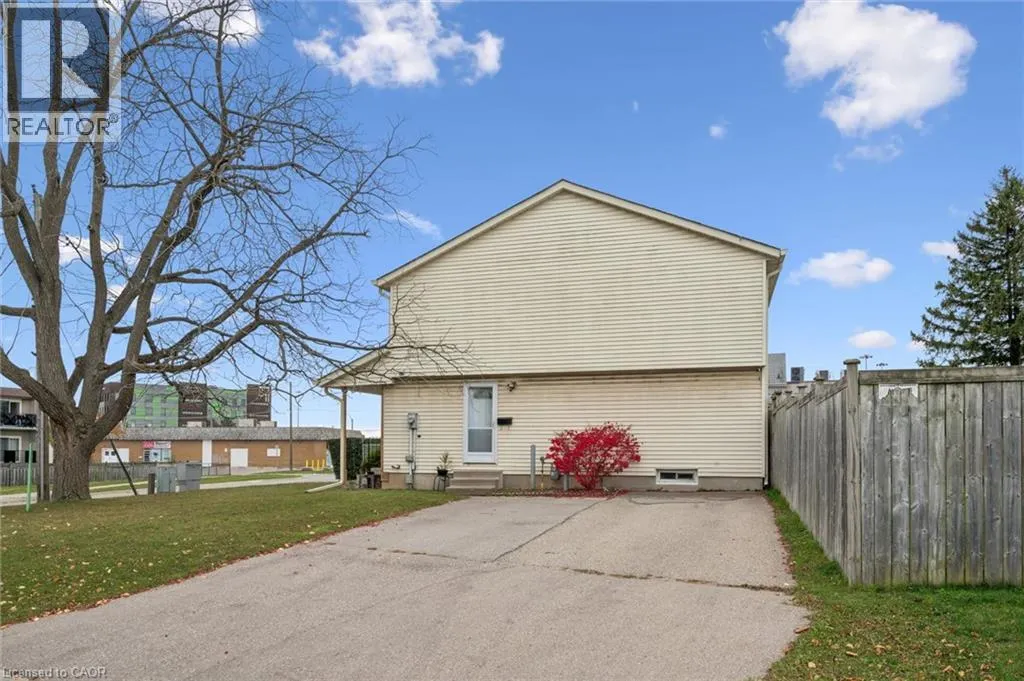 32 JANSEN Avenue