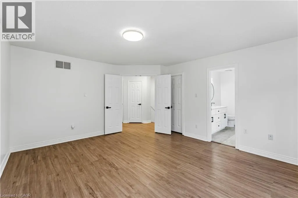 320 HAMILTON Drive Unit# 10 #10