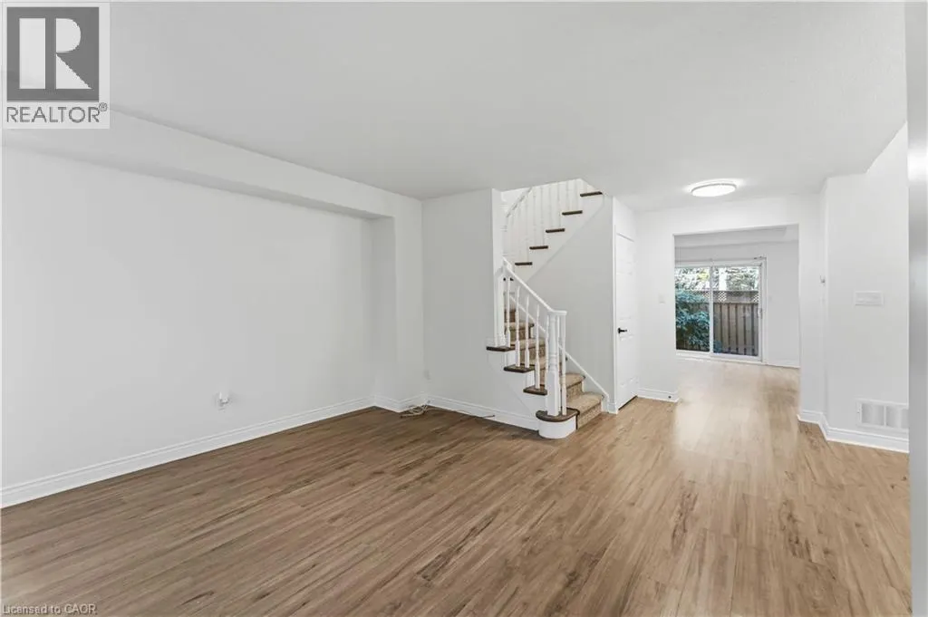 320 HAMILTON Drive Unit# 10 #10