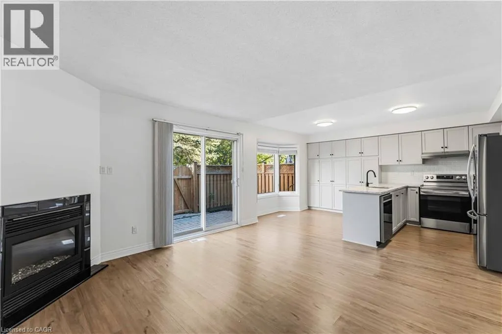320 HAMILTON Drive Unit# 10 #10