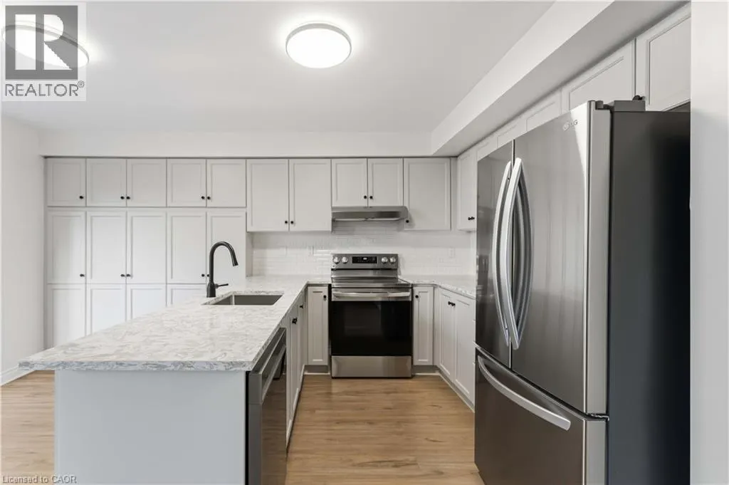 320 HAMILTON Drive Unit# 10 #10