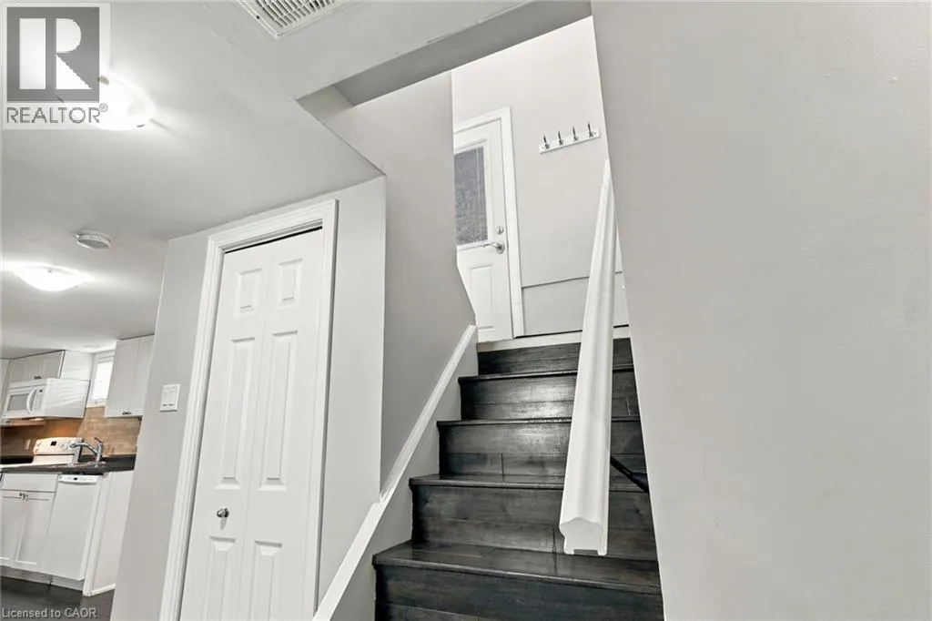 52 DUDHOPE Avenue