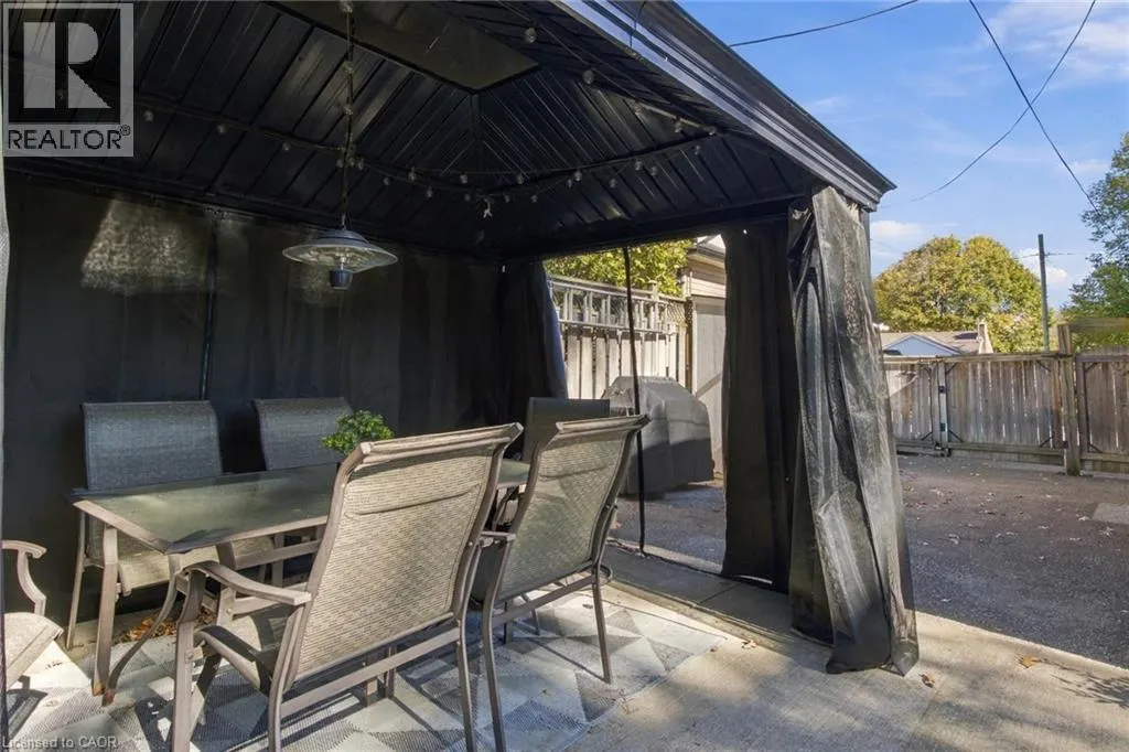 52 DUDHOPE Avenue