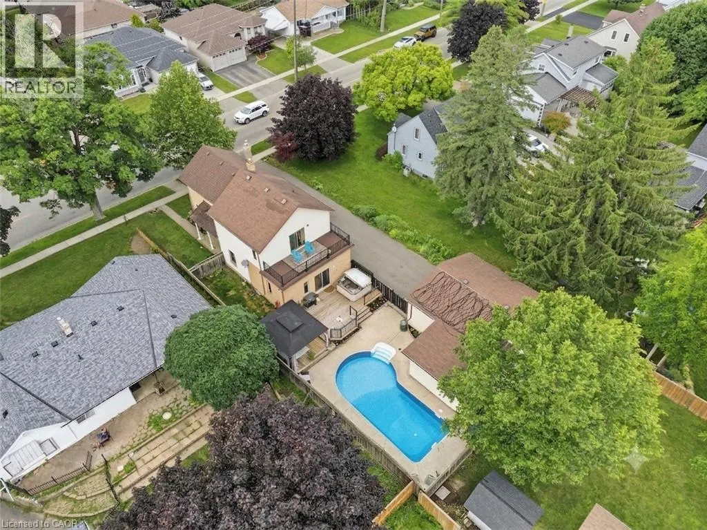 32 CLENCH Avenue