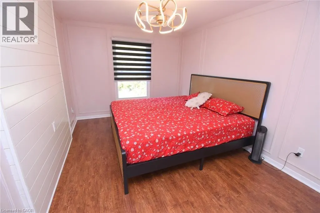56 ENFIELD Crescent