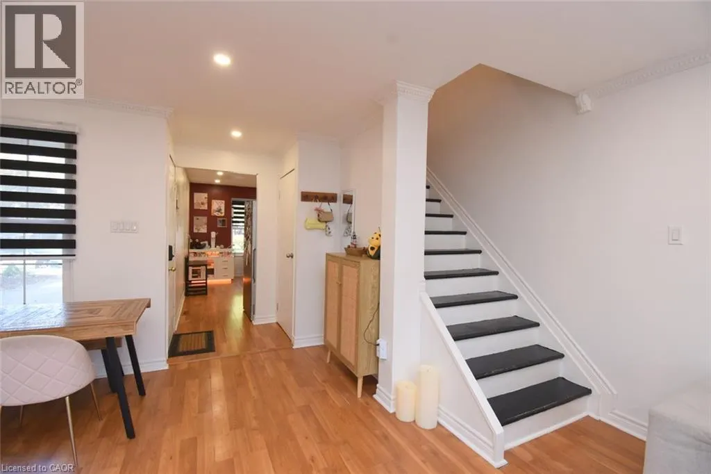 56 ENFIELD Crescent