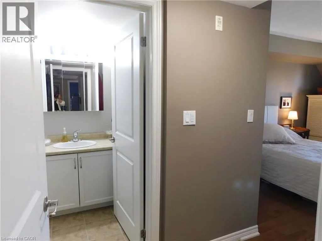 56 KERMAN Avenue Unit# 311 #311