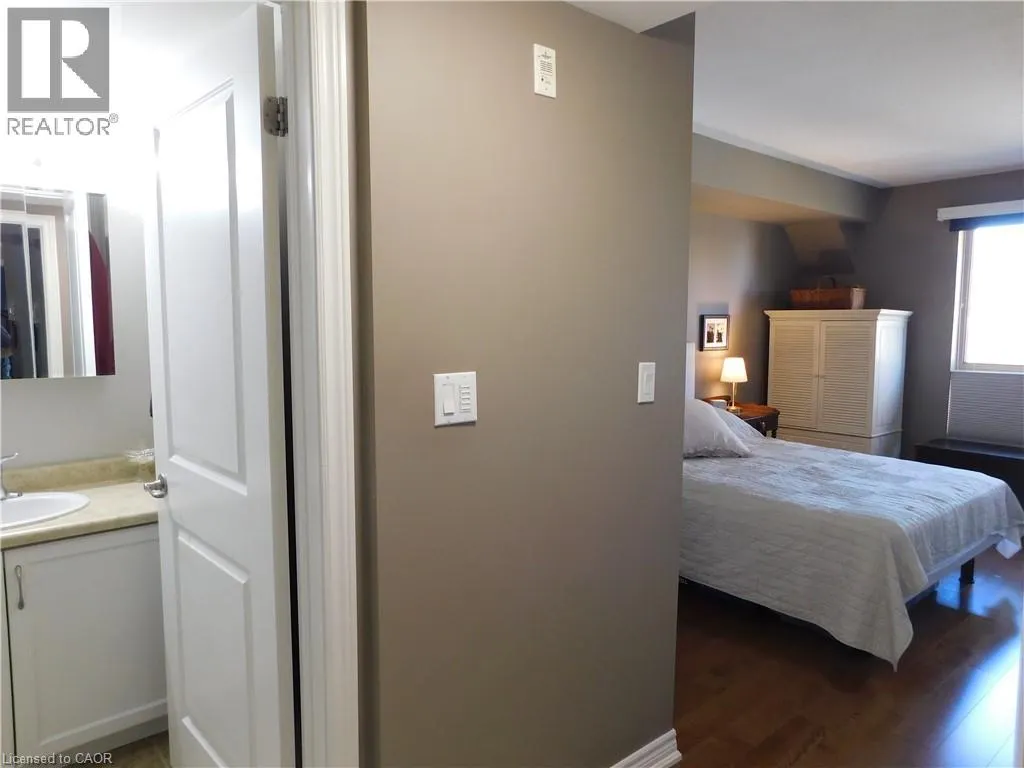 56 KERMAN Avenue Unit# 311 #311