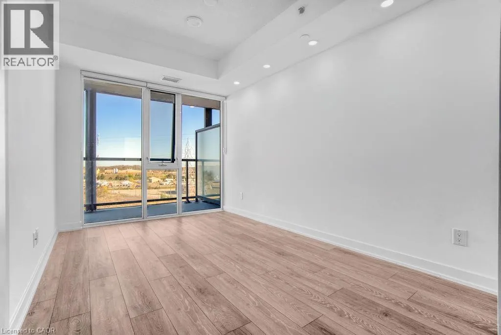 3200 DAKOTA Common Unit# B906 #B906