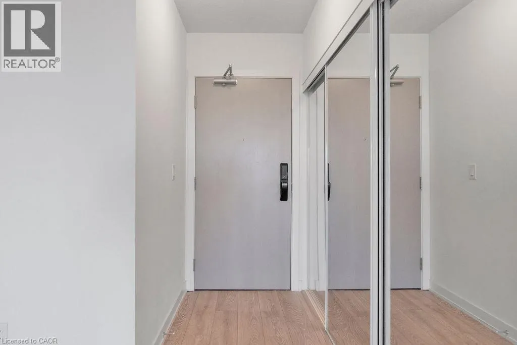 3200 DAKOTA Common Unit# B906 #B906