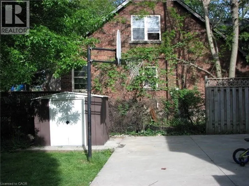 115 KING Street E