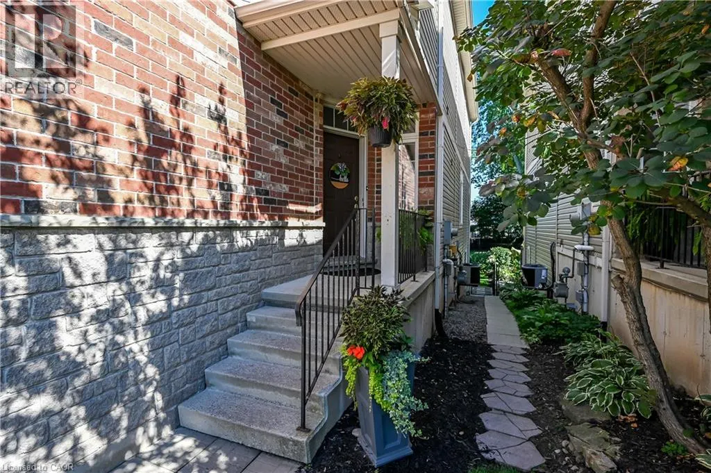 53 SUNNYCROFT Court