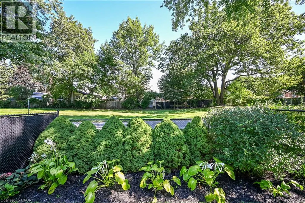 53 SUNNYCROFT Court