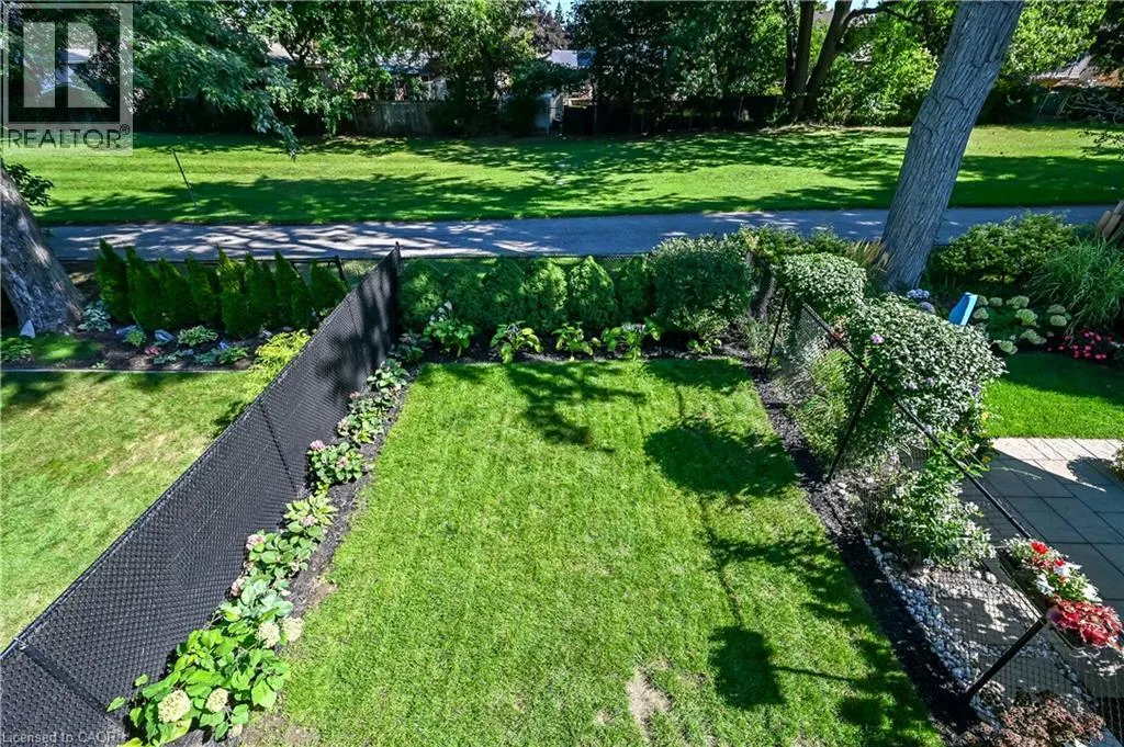 53 SUNNYCROFT Court