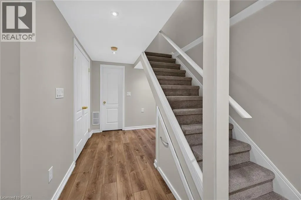 53 SUNNYCROFT Court