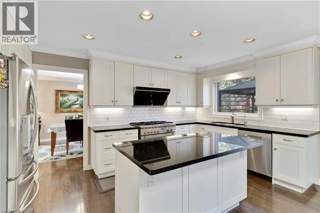 548 SANDBROOKE Court