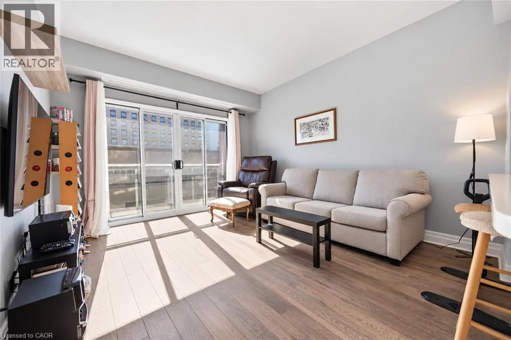 44 BOND Street W Unit# 306 #306