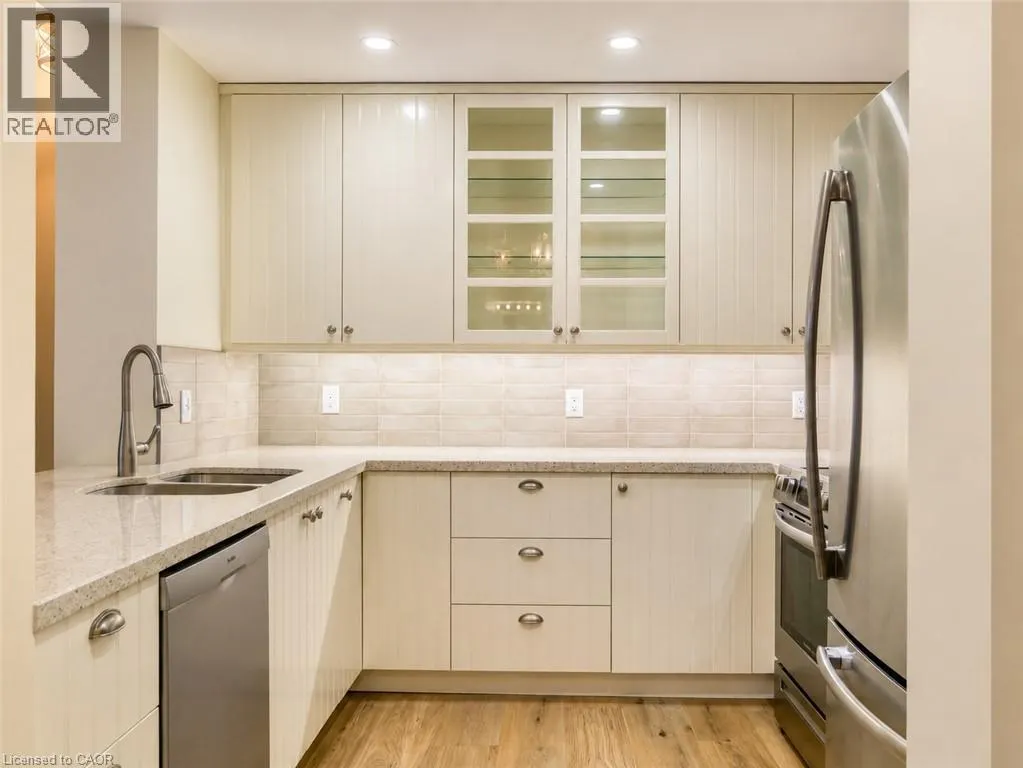 2511 LAKESHORE Road W Unit# 216 #216