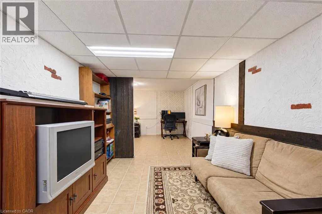 63 WINDING Way