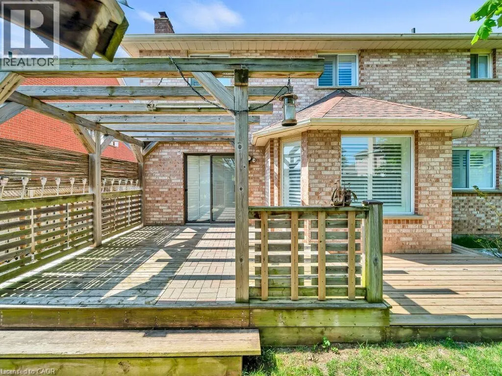 16 GLENNIE Court