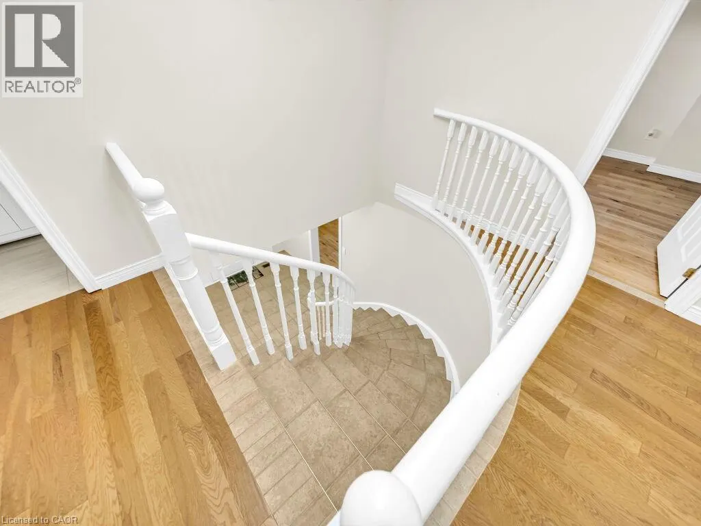 16 GLENNIE Court