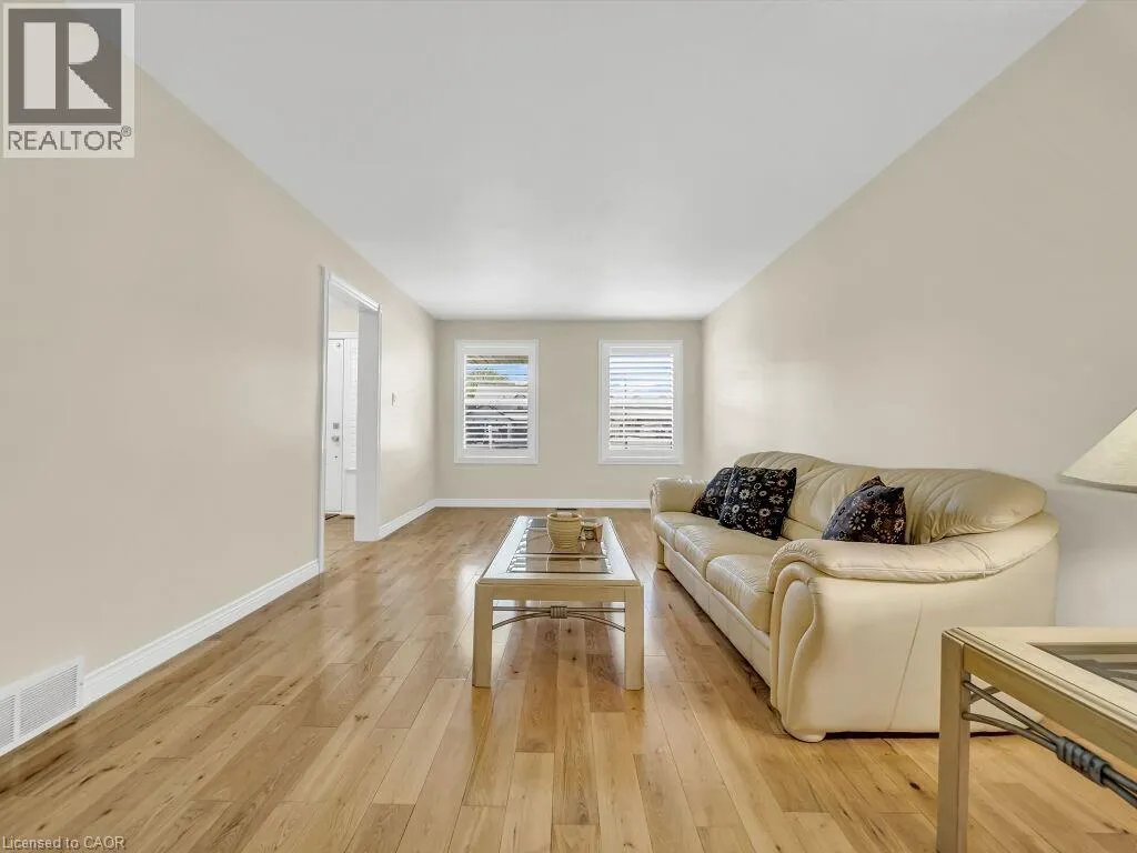16 GLENNIE Court