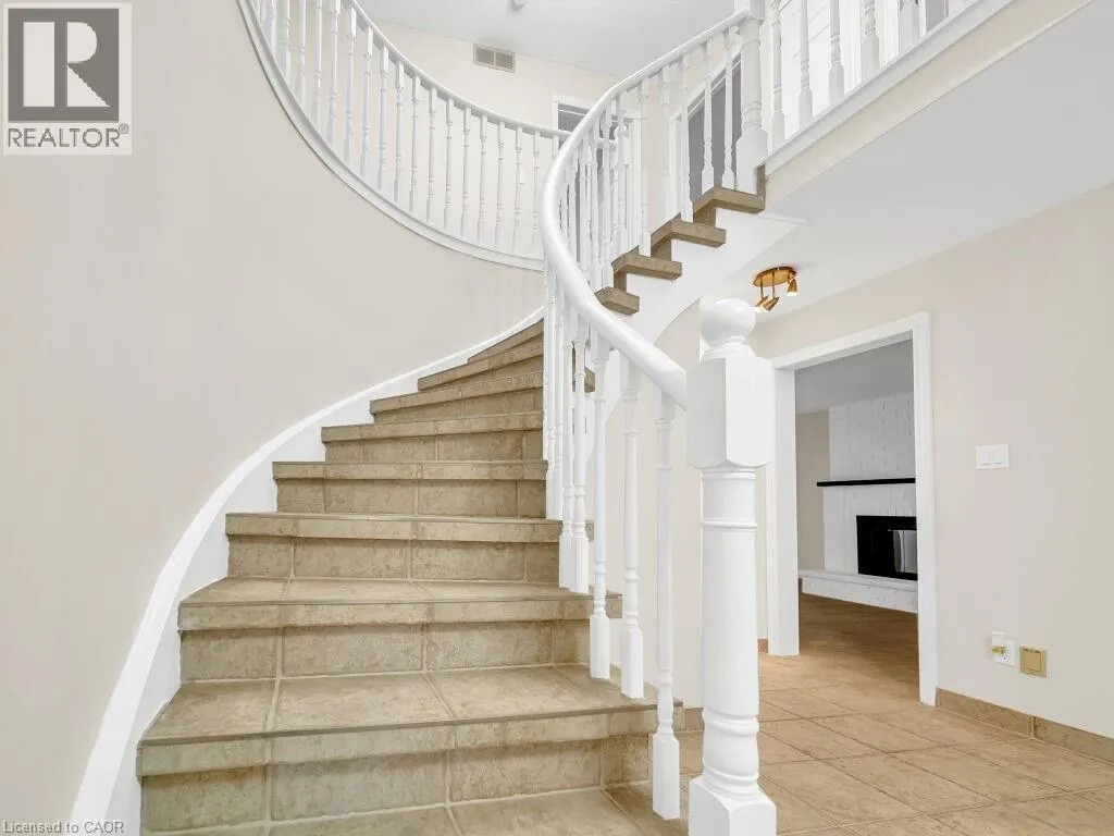 16 GLENNIE Court