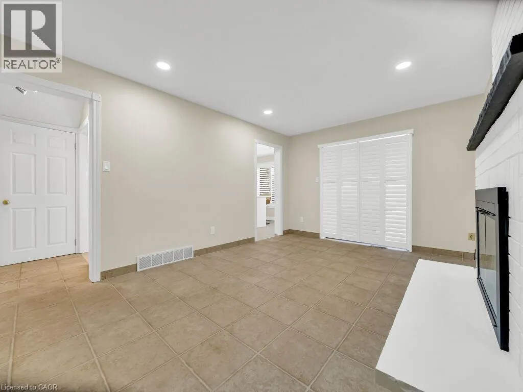 16 GLENNIE Court