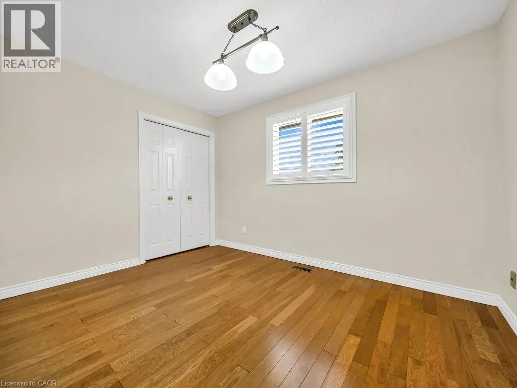 16 GLENNIE Court