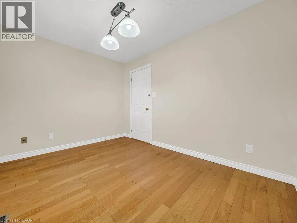 16 GLENNIE Court