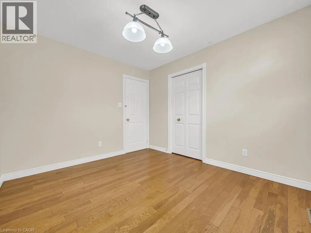 16 GLENNIE Court