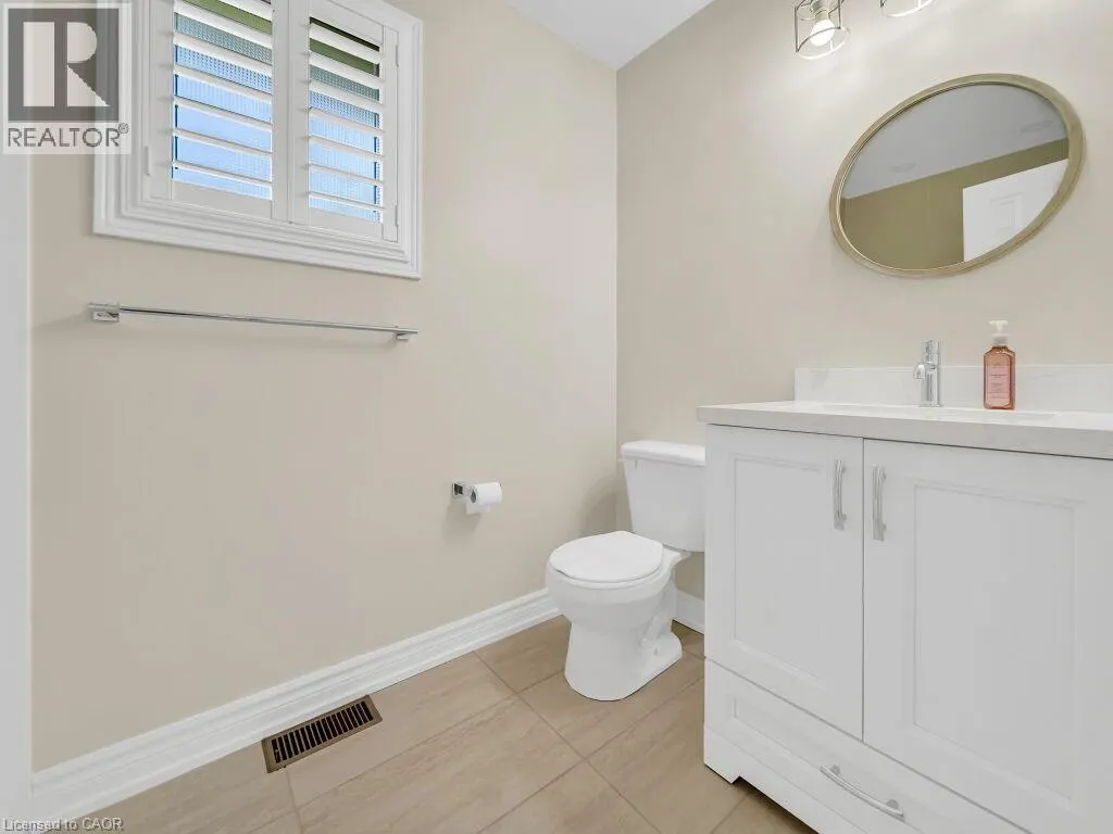 16 GLENNIE Court
