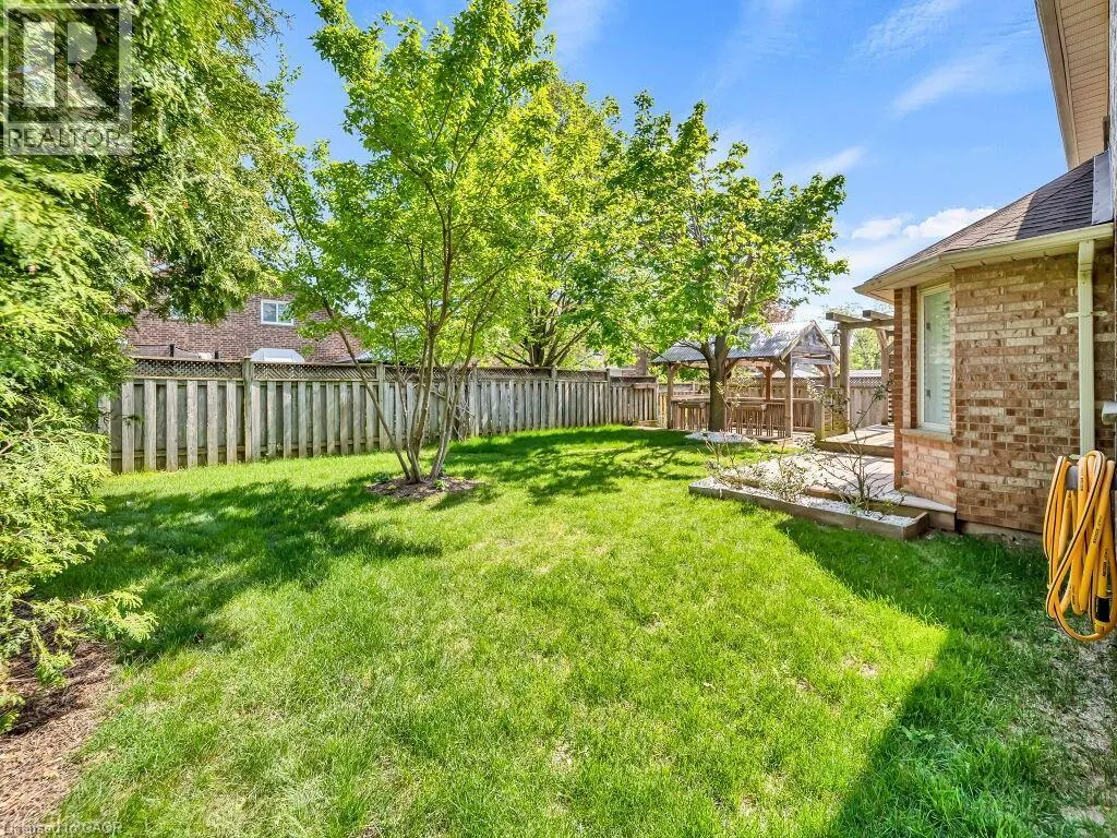 16 GLENNIE Court